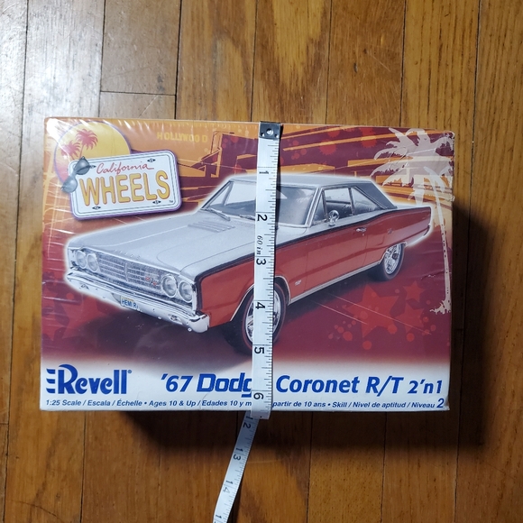 Revell '67 Dodge Coronet R/T Model Kit - Picture 5 of 7
